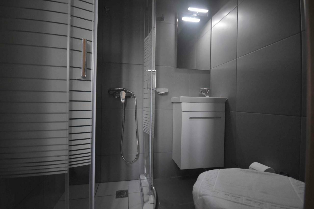 Avr Airport Deluxe Suites 4 Markópoulon Exteriér fotografie